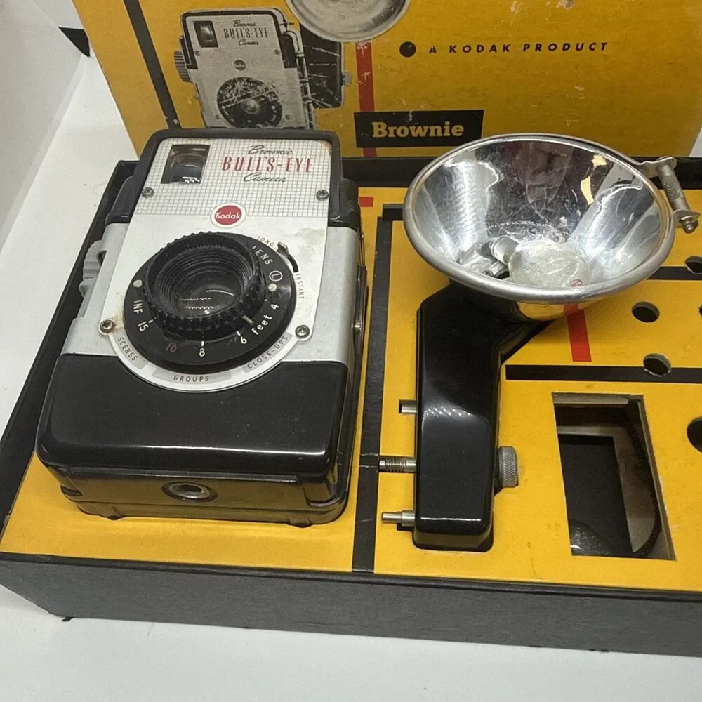 Vintage Kodak Brownie Bulls-Eye Flash Outfit Camera TESTED with Box